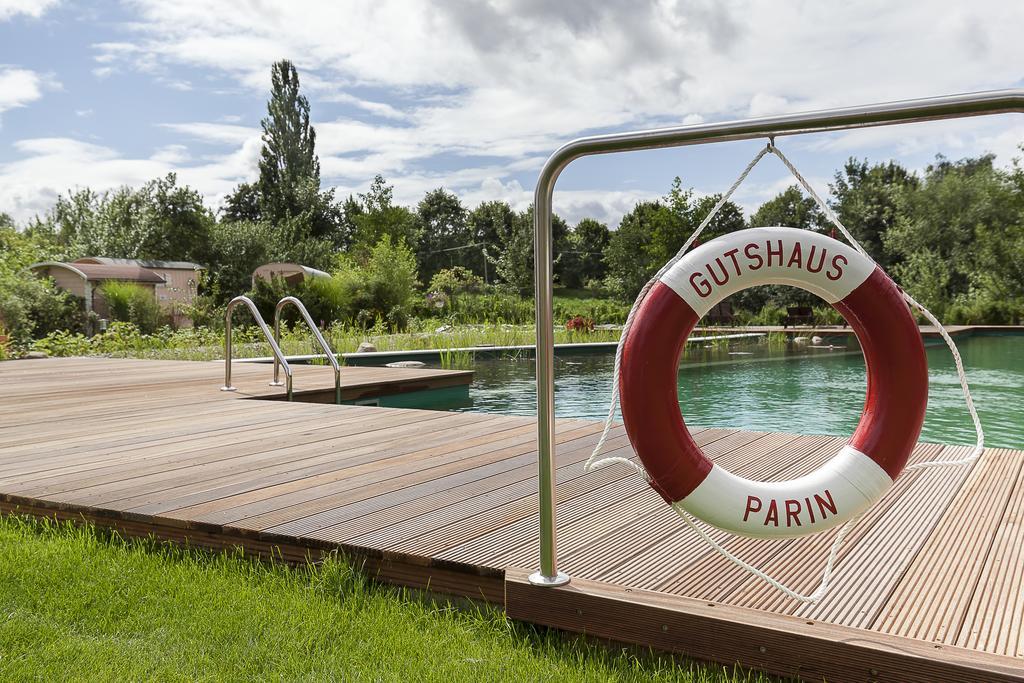 Hotel Gutshaus Parin - Bio- Und Gesundheitshotel Moor-Rolofshagen ภายนอก รูปภาพ